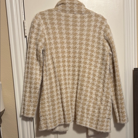 Double Zero Tan and Cream Houndstooth Cardigan - Picture 3 of 3